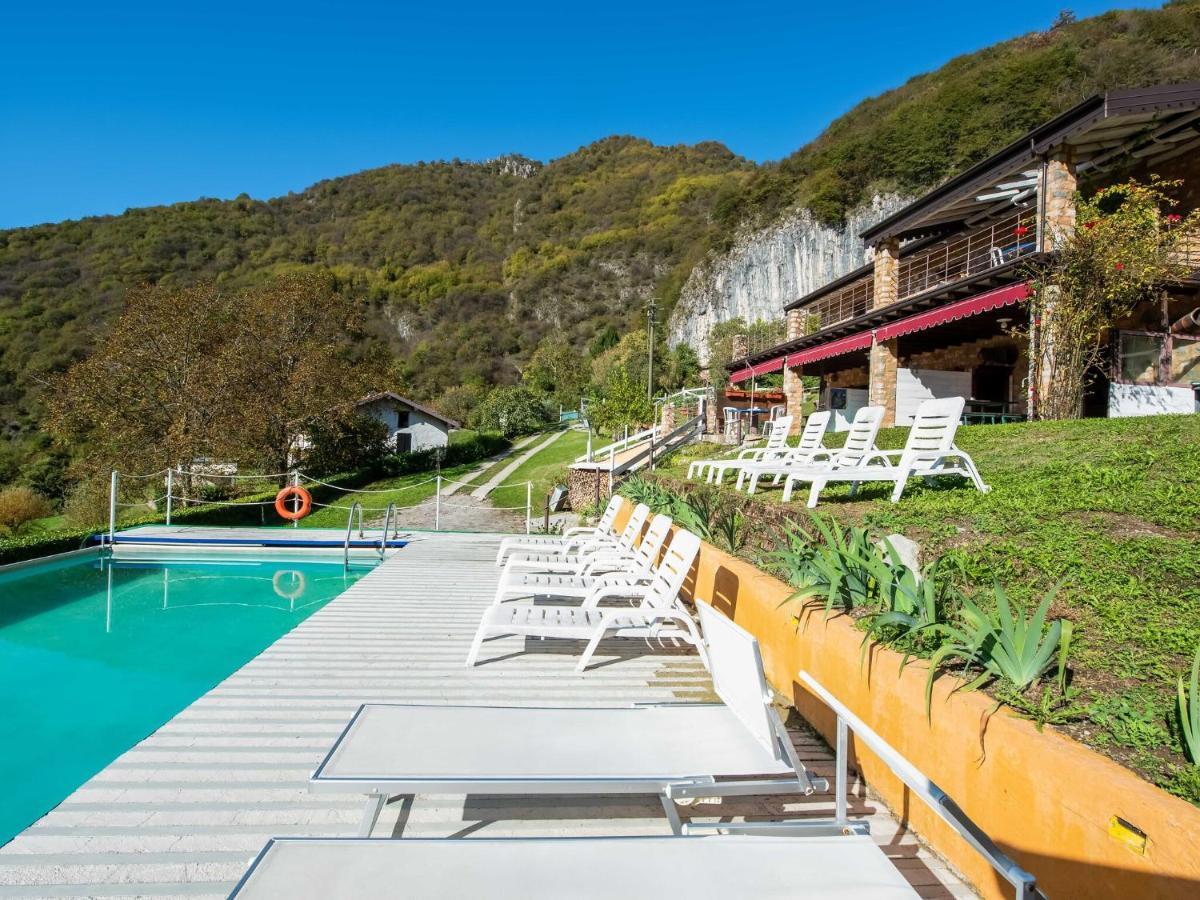 Cozy Chalet At Marone Lake Lombardy With Pool Kültér fotó
