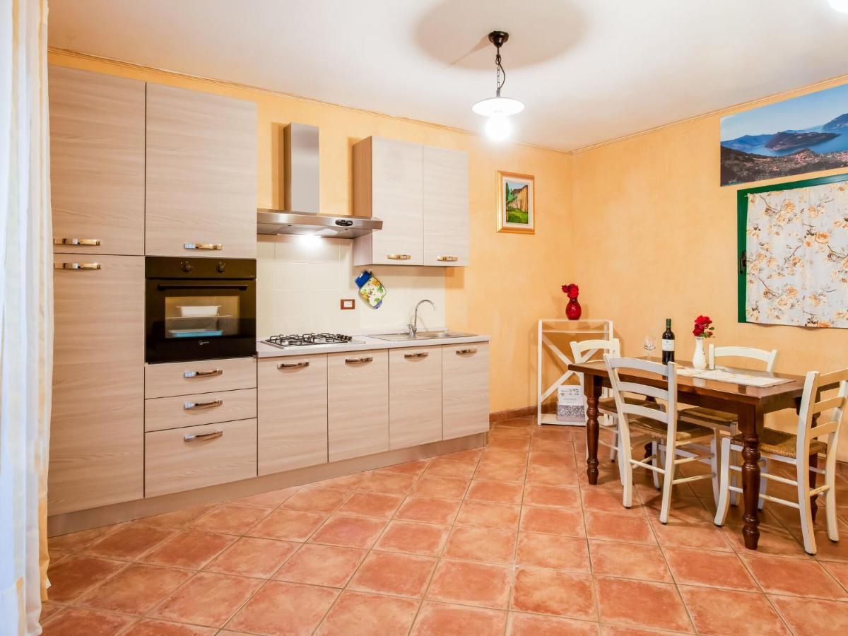Cozy Chalet At Marone Lake Lombardy With Pool Kültér fotó