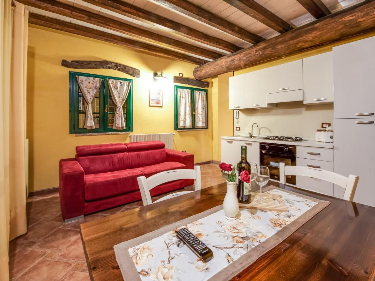 Cozy Chalet At Marone Lake Lombardy With Pool Kültér fotó