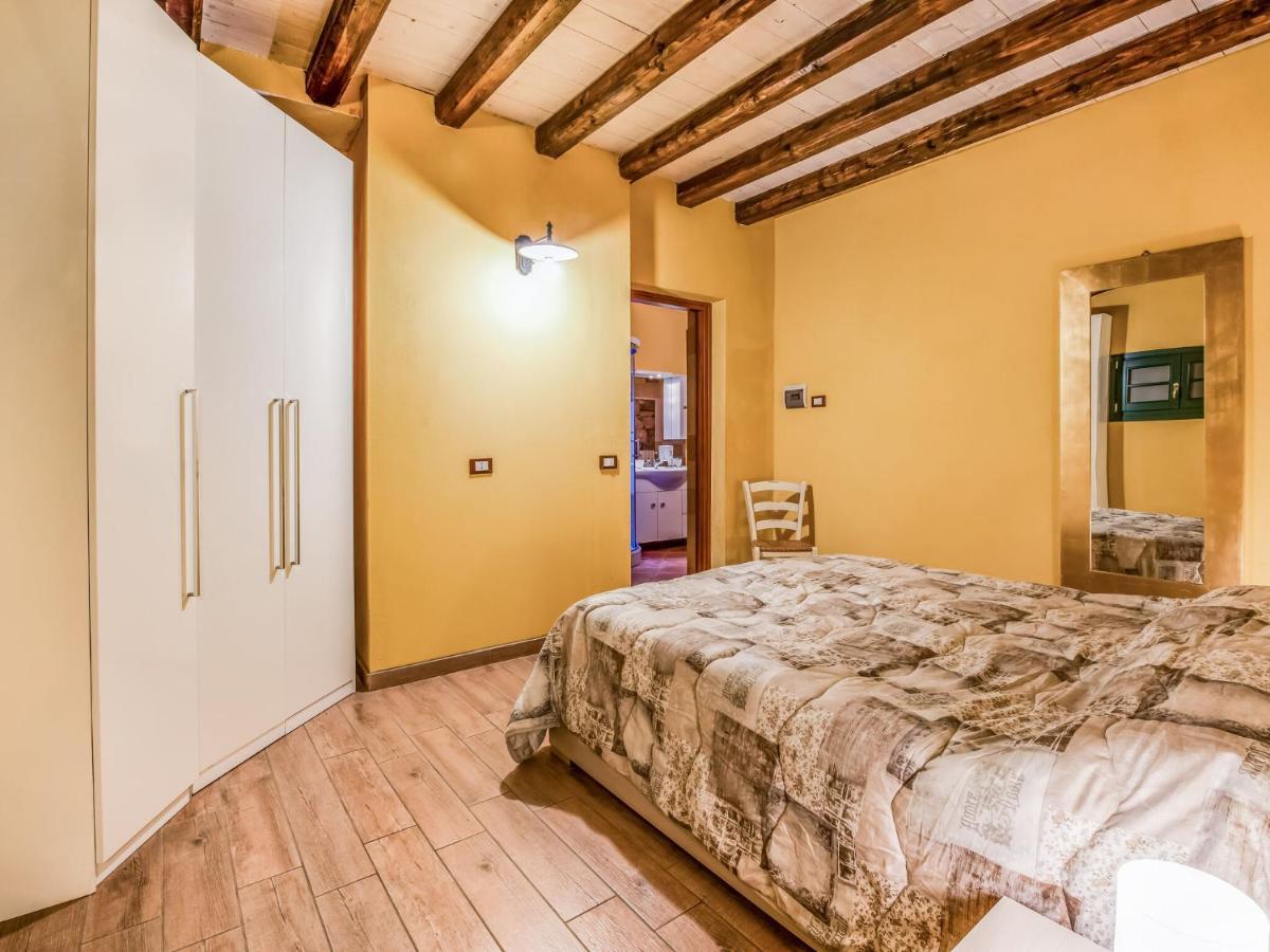 Cozy Chalet At Marone Lake Lombardy With Pool Kültér fotó