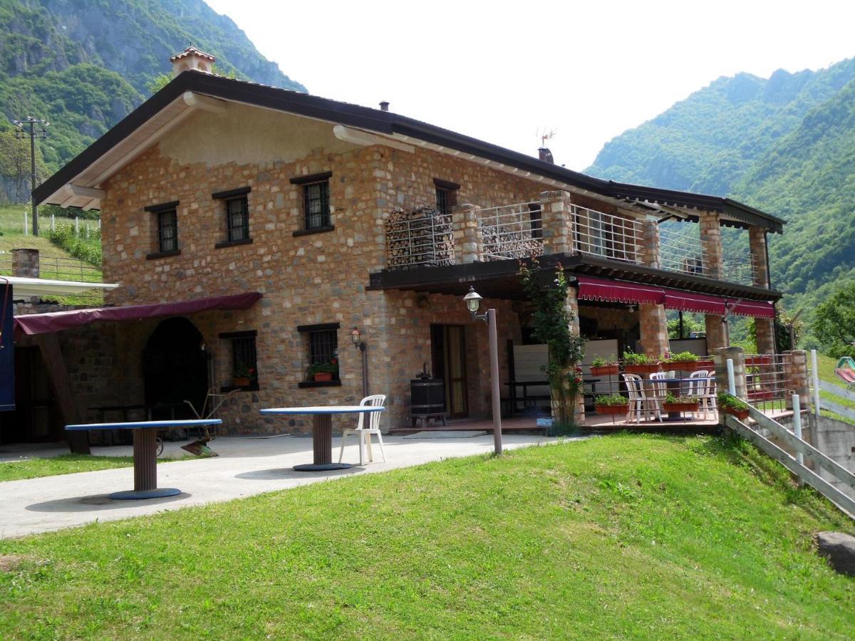 Cozy Chalet At Marone Lake Lombardy With Pool Kültér fotó
