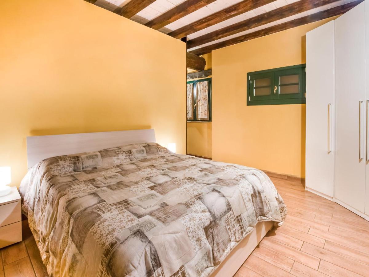 Cozy Chalet At Marone Lake Lombardy With Pool Kültér fotó