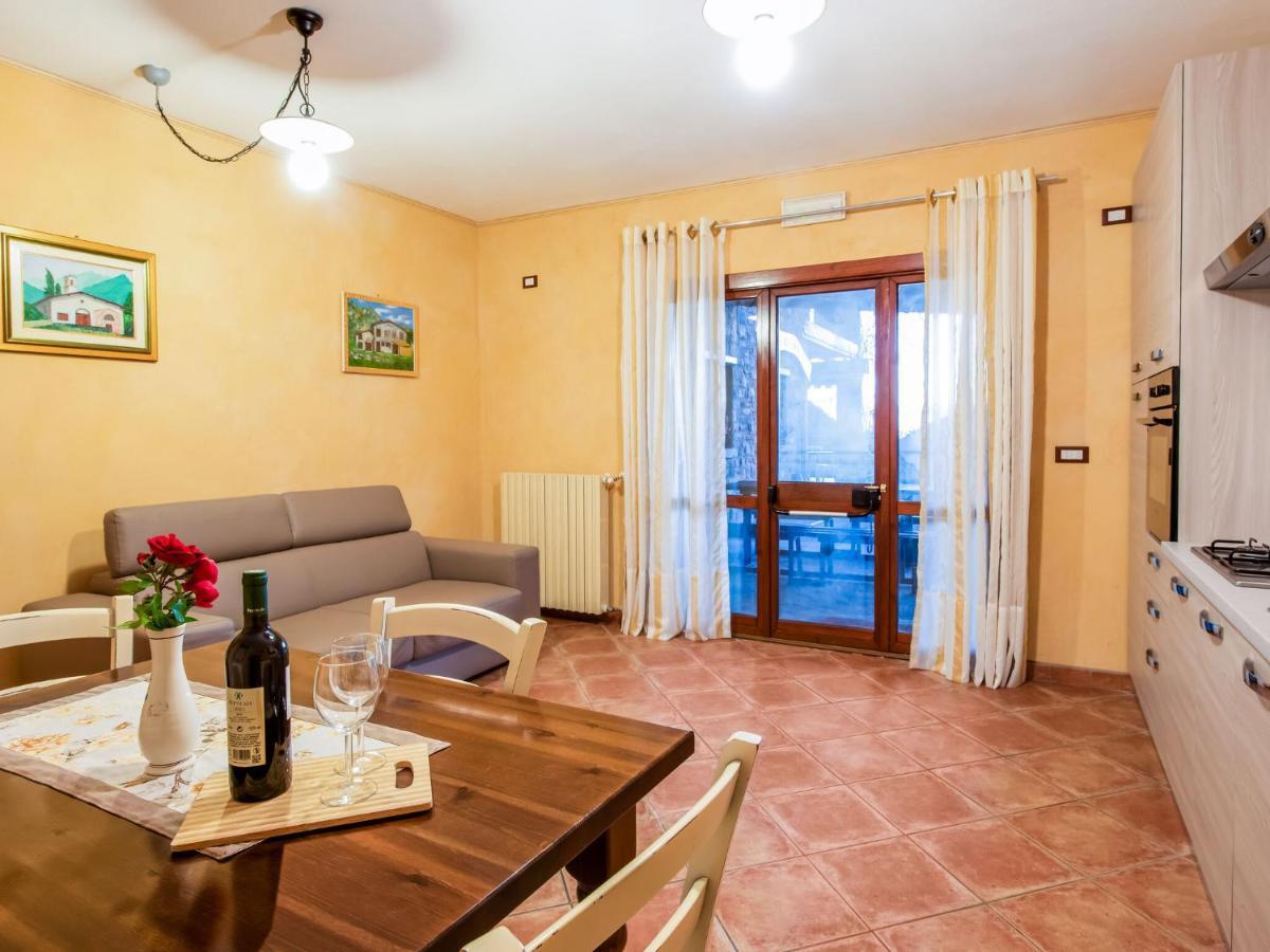 Cozy Chalet At Marone Lake Lombardy With Pool Kültér fotó