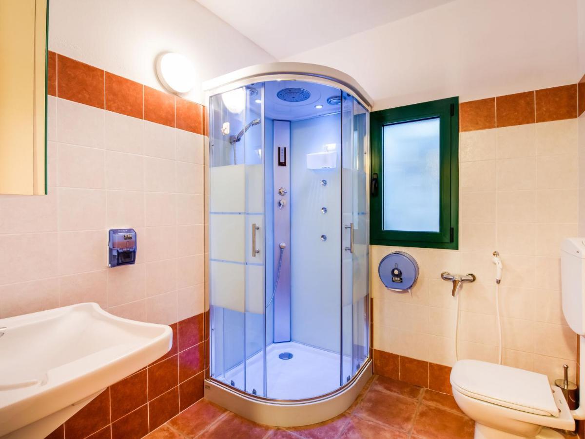 Cozy Chalet At Marone Lake Lombardy With Pool Kültér fotó