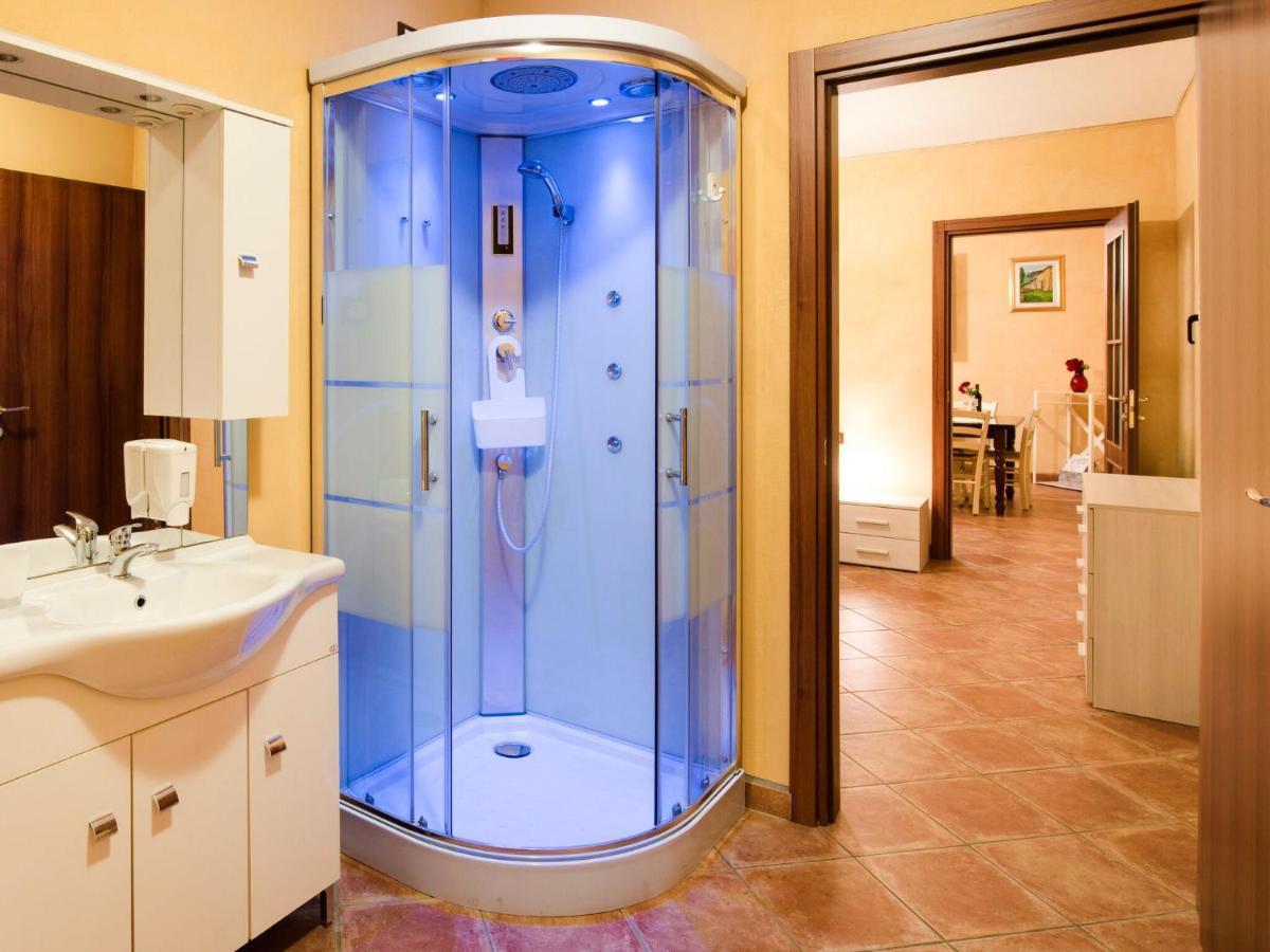 Cozy Chalet At Marone Lake Lombardy With Pool Kültér fotó