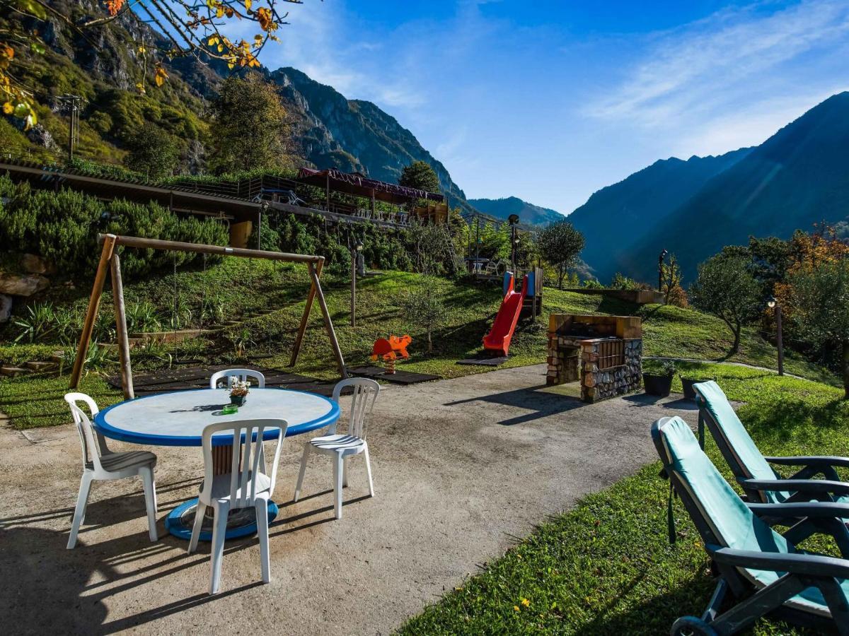 Cozy Chalet At Marone Lake Lombardy With Pool Kültér fotó